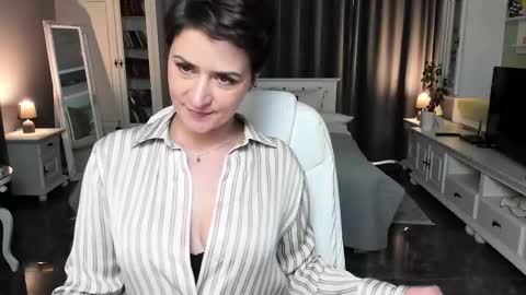 Snapshot of arianasage_ chatting on February 11, 2025, 1:30 pm Ana online show from February 11, 2025, 1:30 pm