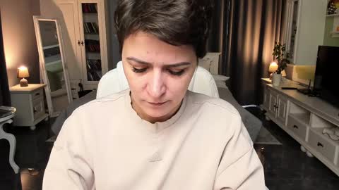 Snapshot of arianasage_ chatting on February 13, 2025, 12:21 pm Ana online show from February 13, 2025, 12:21 pm