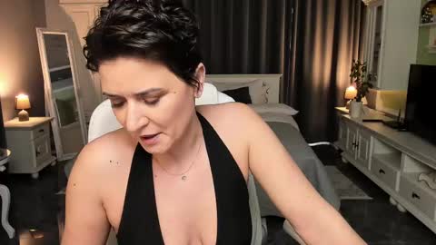 Snapshot of arianasage_ chatting on February 14, 2025, 12:36 pm Ana online show from February 14, 2025, 12:36 pm