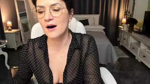 Snapshot of arianasage_ chatting on February 17, 2025, 3:31 pm Ana online show from February 17, 2025, 3:31 pm