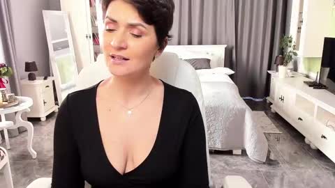 Snapshot of arianasage_ chatting on March 6, 2025, 11:58 am Ana online show from March 6, 2025, 11:58 am