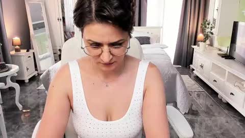 Snapshot of arianasage_ chatting on March 12, 2025, 9:12 am Ana online show from March 12, 2025, 9:12 am