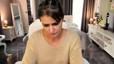 Snapshot of arianasage_ chatting on October 2, 2025, 10:44 am Ana online show from October 2, 2025, 10:44 am