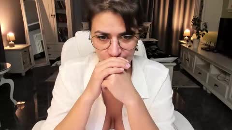 Snapshot of arianasage_ chatting on October 16, 2025, 4:52 pm Ana online show from October 16, 2025, 4:52 pm