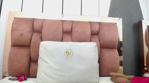 arianna pearl online show from September 18, 2025, 12:18 pm