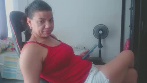 Snapshot of ariannaloovel chatting on April 29, 2026, 6:25 pm ariannaloovel online show from April 29, 2026, 6:25 pm