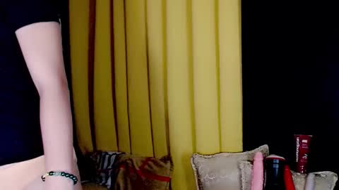 ARIANNE CUMS  online show from September 14, 2025, 9:58 pm