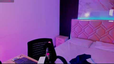 arianoova online show from December 5, 2025, 11:52 am