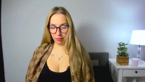 Aria online show from November 28, 2025, 7:44 am