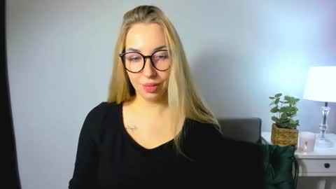 Aria online show from December 4, 2025, 7:50 am