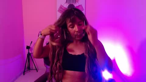 Snapshot of ariavelvett_ chatting on July 17, 2026, 7:19 pm PVT 6TK 2PM A 9PM COLOMBIA online show from July 17, 2026, 7:19 pm