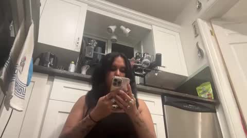 Snapshot of ariawestlove chatting on November 18, 2025, 4:17 am Aria online show from November 18, 2025, 4:17 am