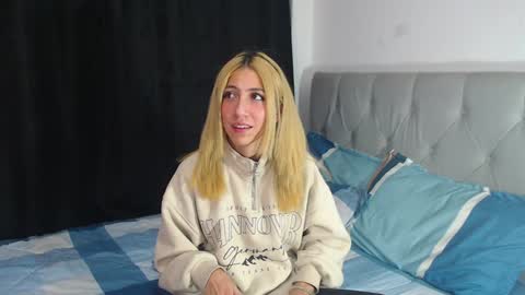 Ari Bunnie  online show from January 27, 2025, 8:07 am