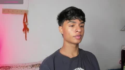 ariel_adan online show from April 5, 2026, 10:07 pm