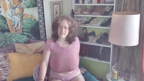 Arielle Ari online show from October 31, 2025, 3:57 pm