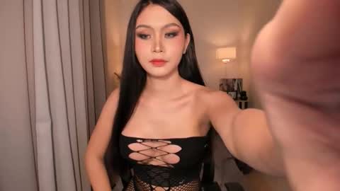 MIRA GREYSON online show from December 5, 2025, 10:35 am