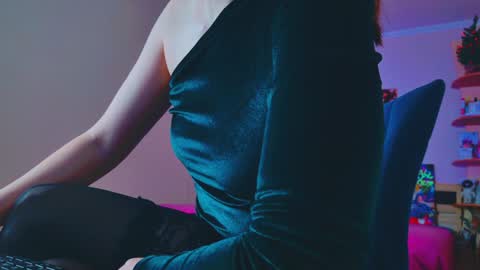 arielstonks_lovee online show from January 7, 2025, 5:01 am