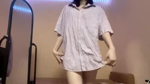 I am Anny ntmu Lets hit 10 Thumbs Up together online show from December 2, 2025, 4:02 pm