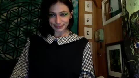 ariel  colin when hes here online show from December 8, 2024, 6:01 am