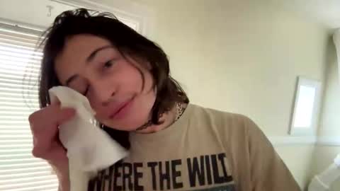 ariel  colin when hes here online show from November 25, 2025, 7:58 pm