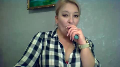 ArielXLoveresss online show from November 8, 2025, 10:15 am