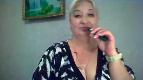 ArielXLoveresss online show from August 3, 2026, 9:26 am