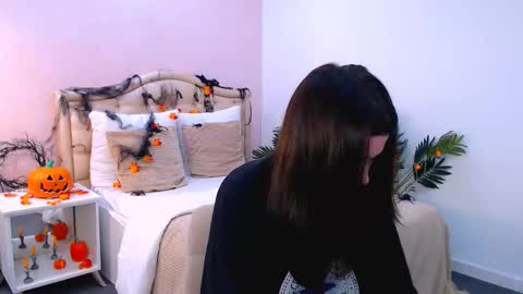 Ari online show from November 5, 2025, 1:44 pm