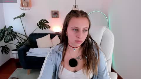 Snapshot of arii_1010_ chatting on June 24, 2026, 7:13 pm Ari online show from June 24, 2026, 7:13 pm