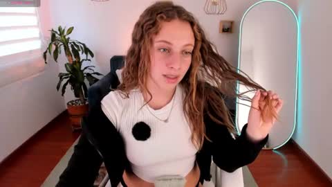 Snapshot of arii_1010_ chatting on July 13, 2026, 6:44 pm Ari online show from July 13, 2026, 6:44 pm