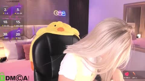 Snapshot of arinextdoor chatting on October 6, 2025, 9:45 pm Ari online show from October 6, 2025, 9:45 pm