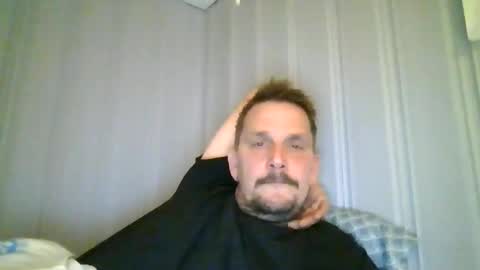 ariparikrigsmann online show from February 15, 2026, 8:05 pm