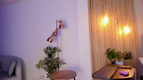 Ari Robert online show from October 7, 2025, 2:53 am