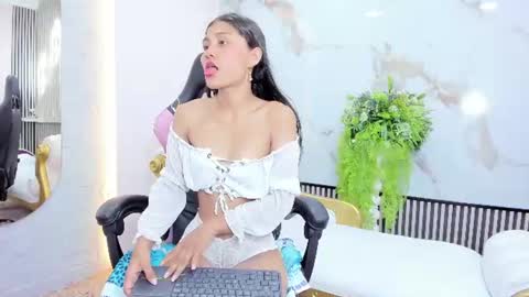 Snapshot of aristena_wow chatting on July 12, 2026, 6:32 pm A R I S online show from July 12, 2026, 6:32 pm