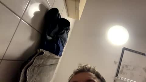 armyskater32 online show from October 17, 2025, 8:44 pm