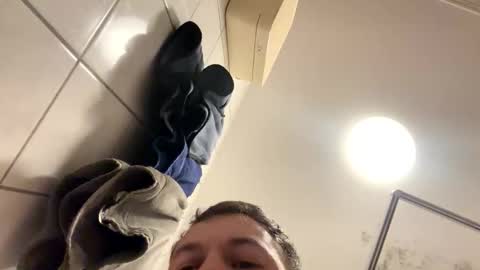 armyskater32 online show from November 4, 2025, 9:14 pm