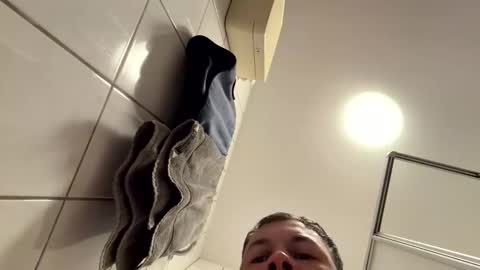 armyskater32 online show from April 23, 2026, 9:19 am