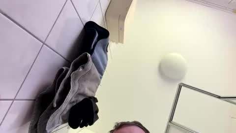 armyskater32 online show from April 23, 2026, 1:24 pm