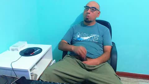 arnelux72 online show from March 10, 2025, 5:11 am