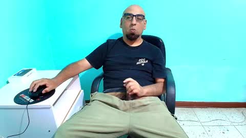 arnelux72 online show from November 13, 2025, 6:23 am