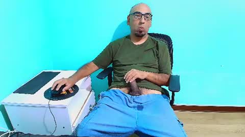 Snapshot of arnelux72 chatting on July 12, 2026, 5:42 am arnelux72 online show from July 12, 2026, 5:42 am