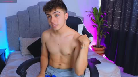 aron__cooper online show from December 17, 2024, 8:21 pm