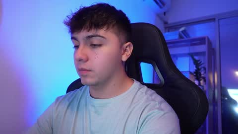 aron__cooper online show from April 1, 2026, 1:17 am