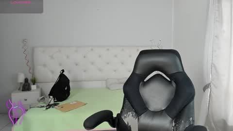 Aron cruz  online show from January 7, 2025, 1:46 pm