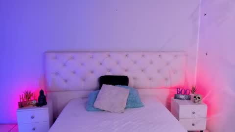 Aron cruz  online show from October 10, 2025, 1:10 pm