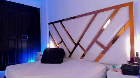 Aron cruz  online show from April 25, 2026, 1:41 pm