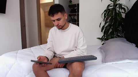 Snapshot of aron_santoro1 chatting on April 29, 2026, 2:32 pm Aron Santoro online show from April 29, 2026, 2:32 pm
