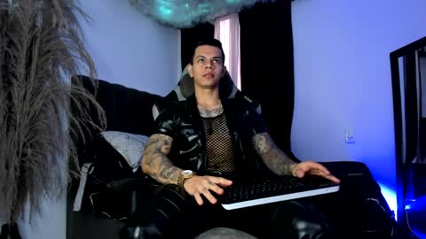 Snapshot of arondark chatting on May 12, 2026, 12:35 pm DarkMaster online show from May 12, 2026, 12:35 pm