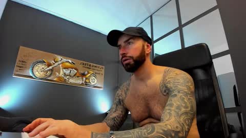 AronGrant online show from December 4, 2024, 7:39 am