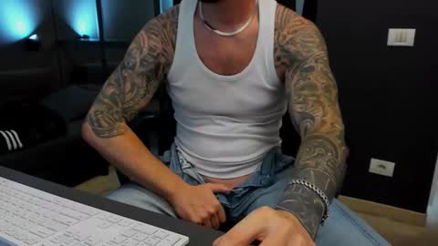 AronGrant online show from November 10, 2025, 10:36 am