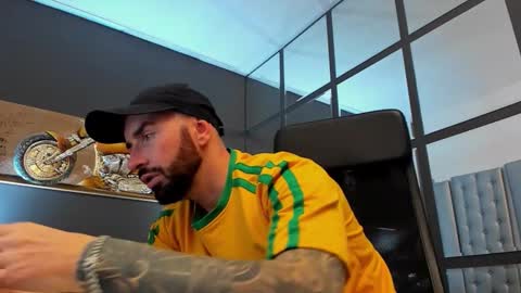 AronGrant online show from November 15, 2025, 9:39 am